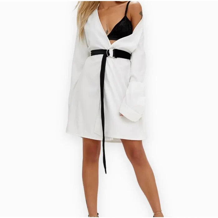 Waist-enhancing black fashion belt with asymmetrical shape and adjustable fit