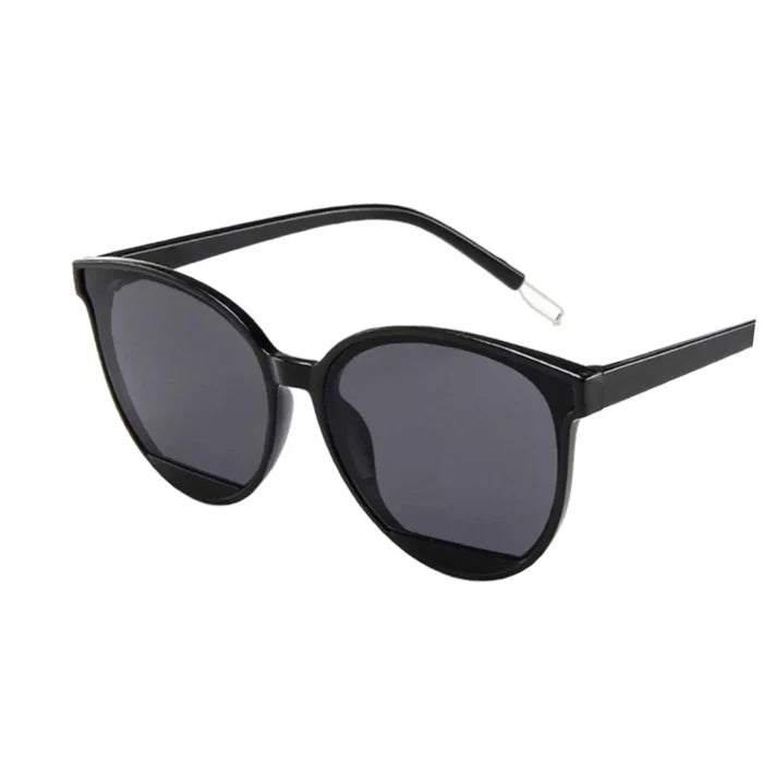 Large round cat eye sunglasses with waterline-textured lenses and metallic legs – bold retro style for festivals, skiing, or streetwear looks