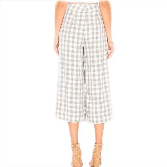 Mid Rise Wide Legged Checkered Capri Pants  XL - House of Harlow 1960