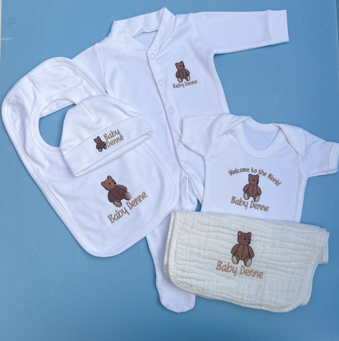 Complete baby set with traditional bear embroidery