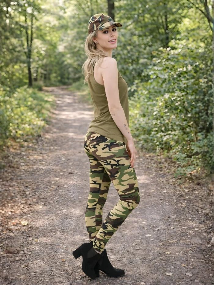 Woman in camouflage pants and tank top walking on a forest path

Women Camouflage Leggings