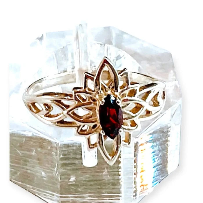 Women's Elegant Marquise Garnet Ring